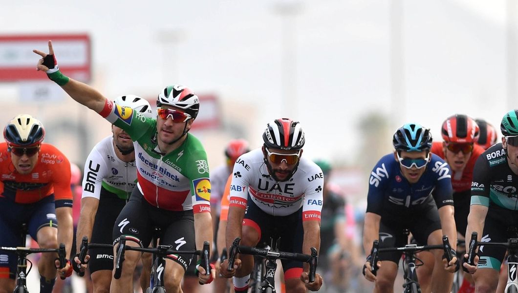 UAE Tour: Elia Viviani slaat toe in massasprint