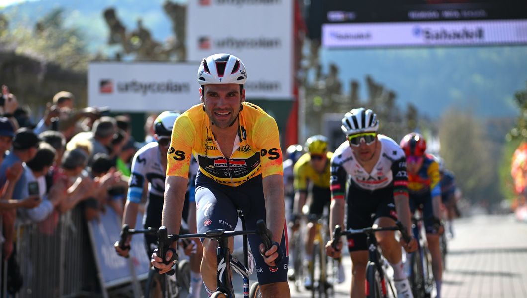 Itzulia Basque Country: Schachmann extends lead after insane stage