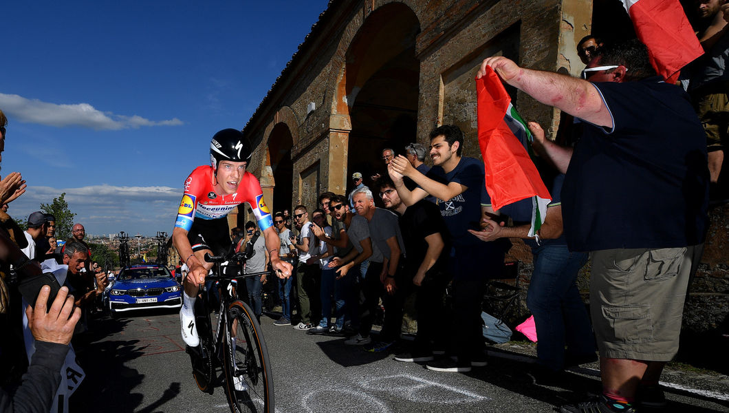 Bologna gives a warm welcome to the Corsa Rosa