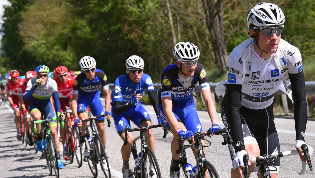 Jungels defends white jersey on Giro mountain top finish