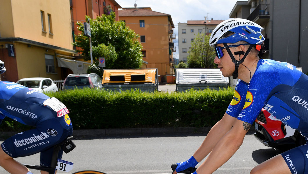 Giro d’Italia peloton terug op het vlakke