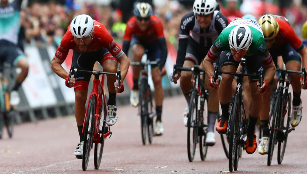 Viviani sprint naar tweede plek in RideLondon Classic