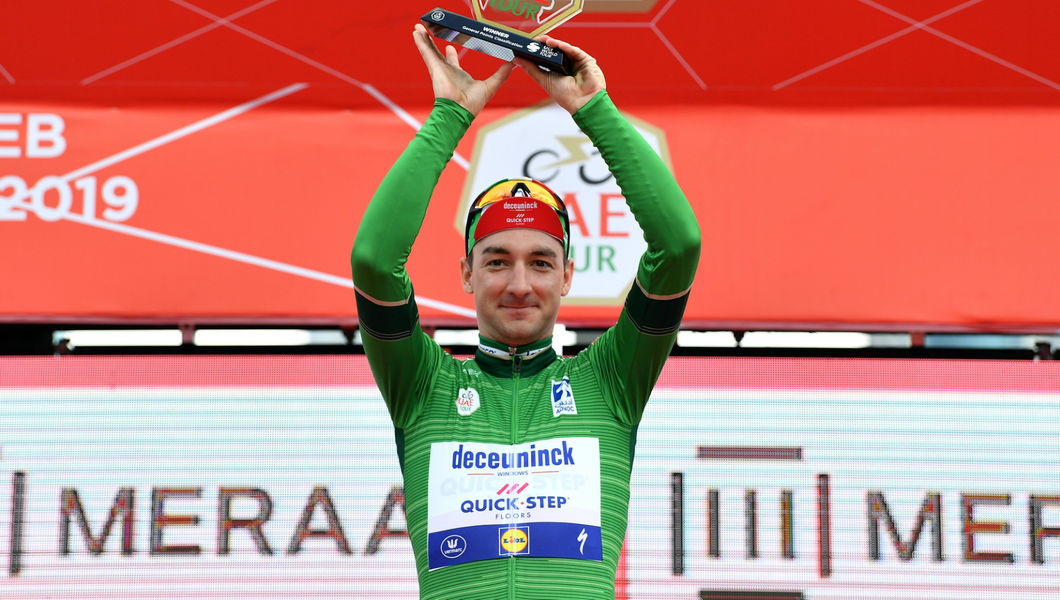 Elia Viviani pakt groene trui in UAE Tour