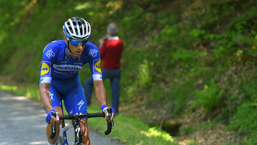 Capecchi lights up the day from the break at the Giro d’Italia