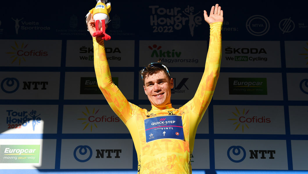 Yellow jersey remains in Jakobsen’s hands