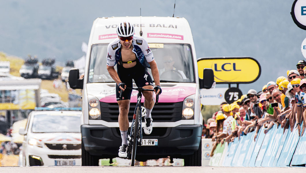 Tour de France: Jakobsen een dag dichterbij Parijs