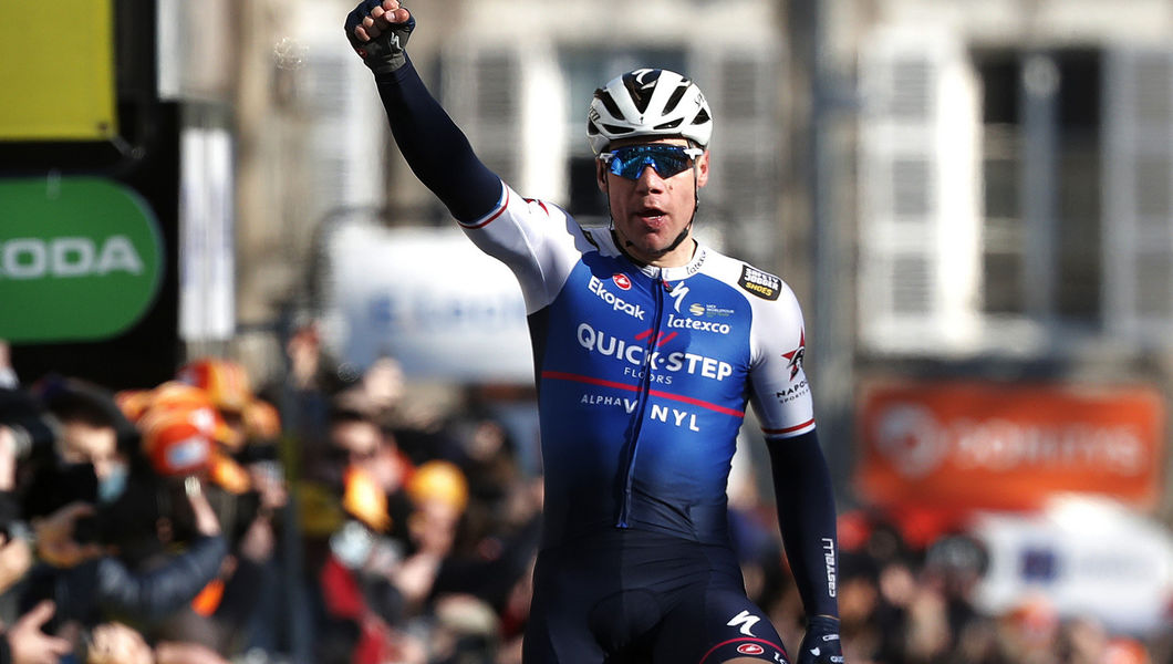 Paris-Nice: Jakobsen celebrates in Orléans