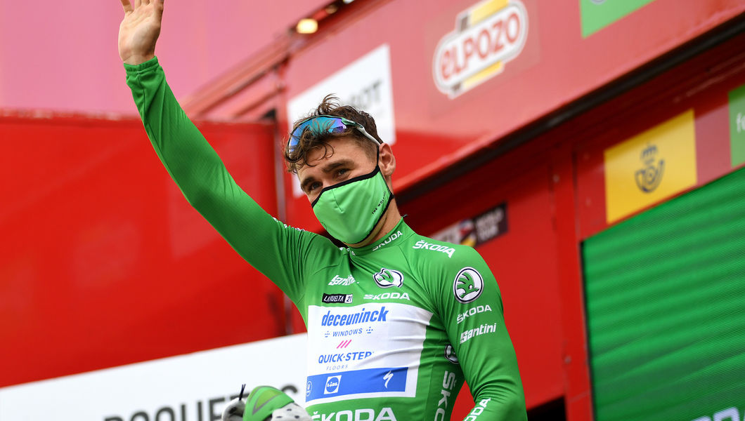 Vuelta a España: Jakobsen blijft in groene trui