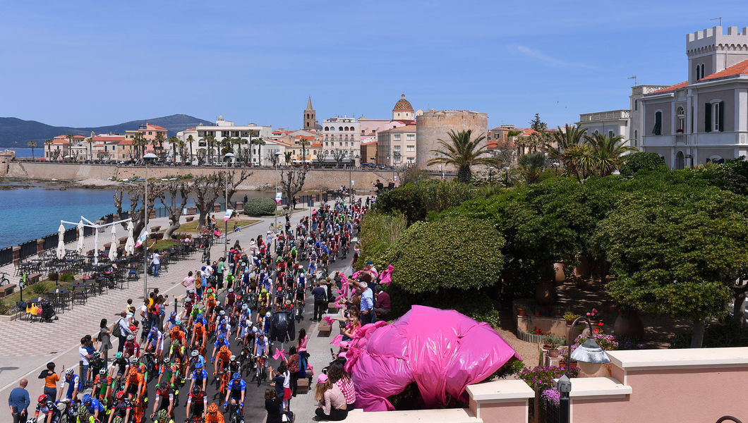 Giro 100 opens with chaotic finale