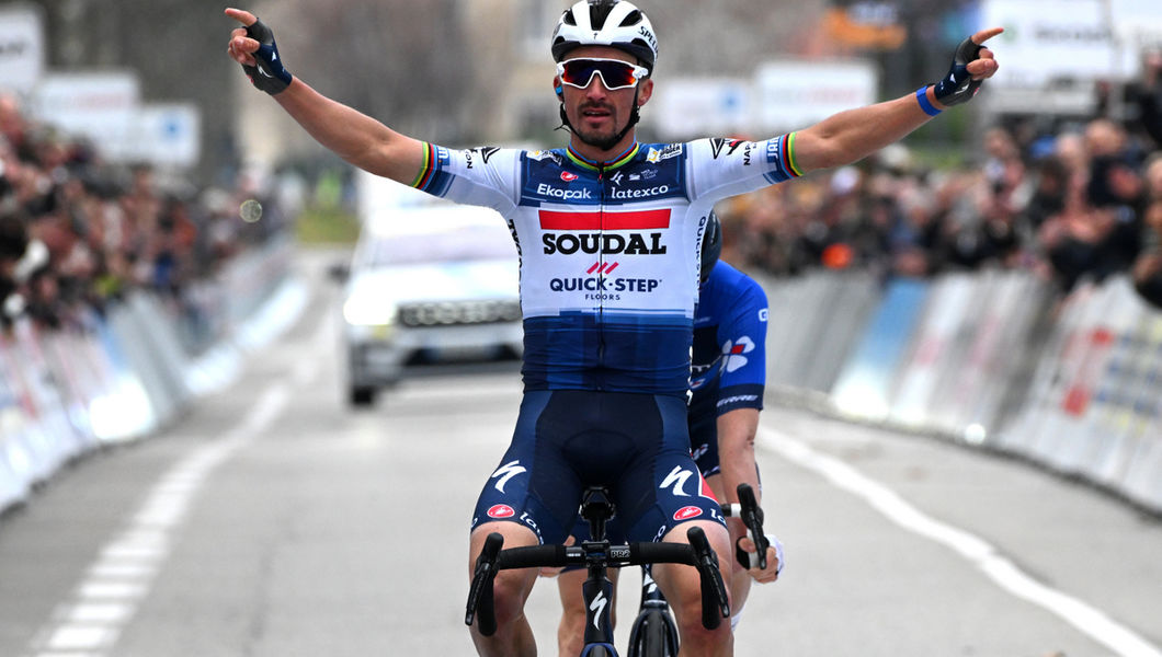 Alaphilippe veegt nul weg in Frankrijk