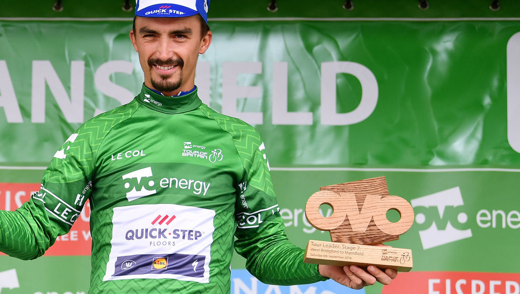 Alaphilippe blijft in groene trui op grijze dag