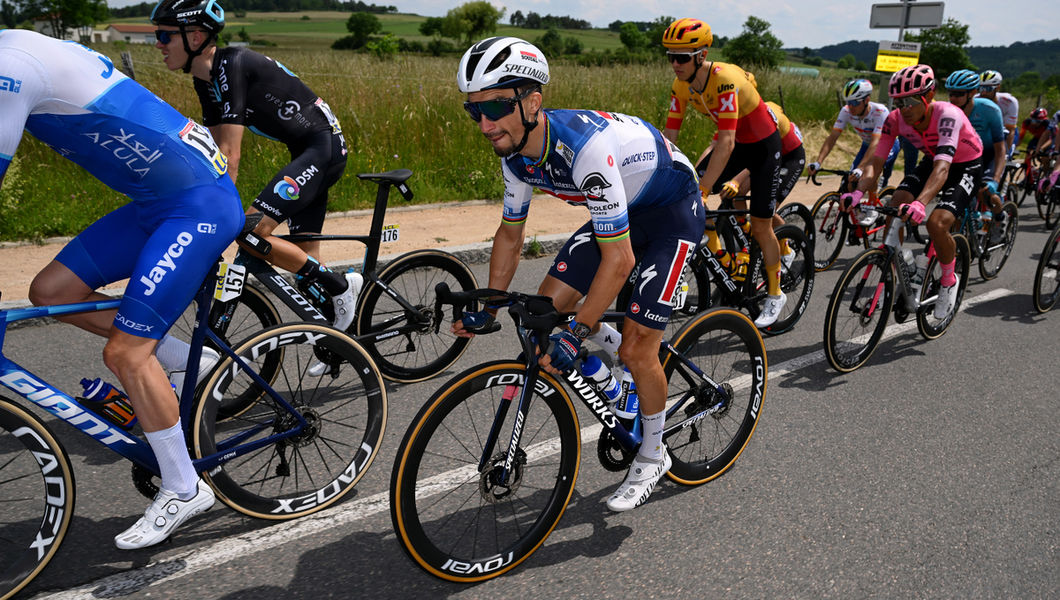 Crashes galore on flat Dauphiné stage