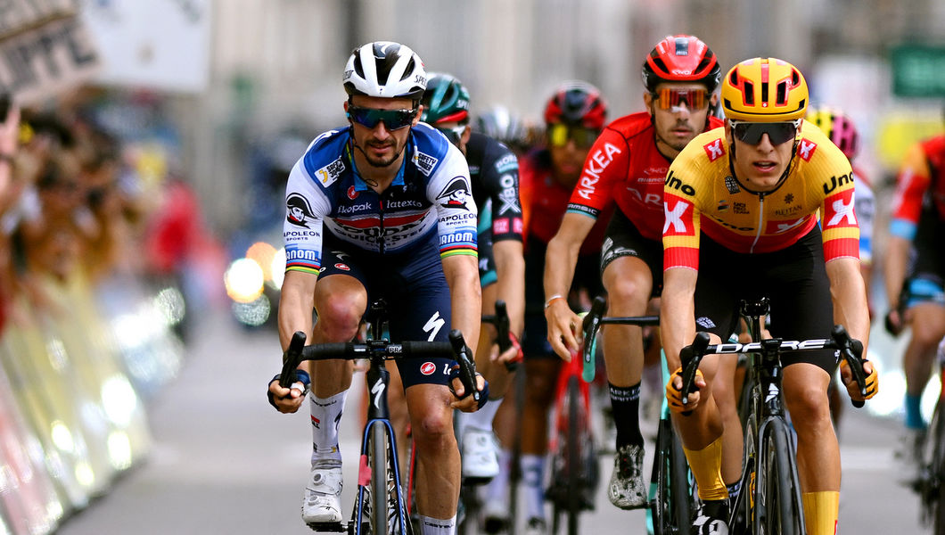 Critérium du Dauphiné: Alaphilippe schuift op in klassement