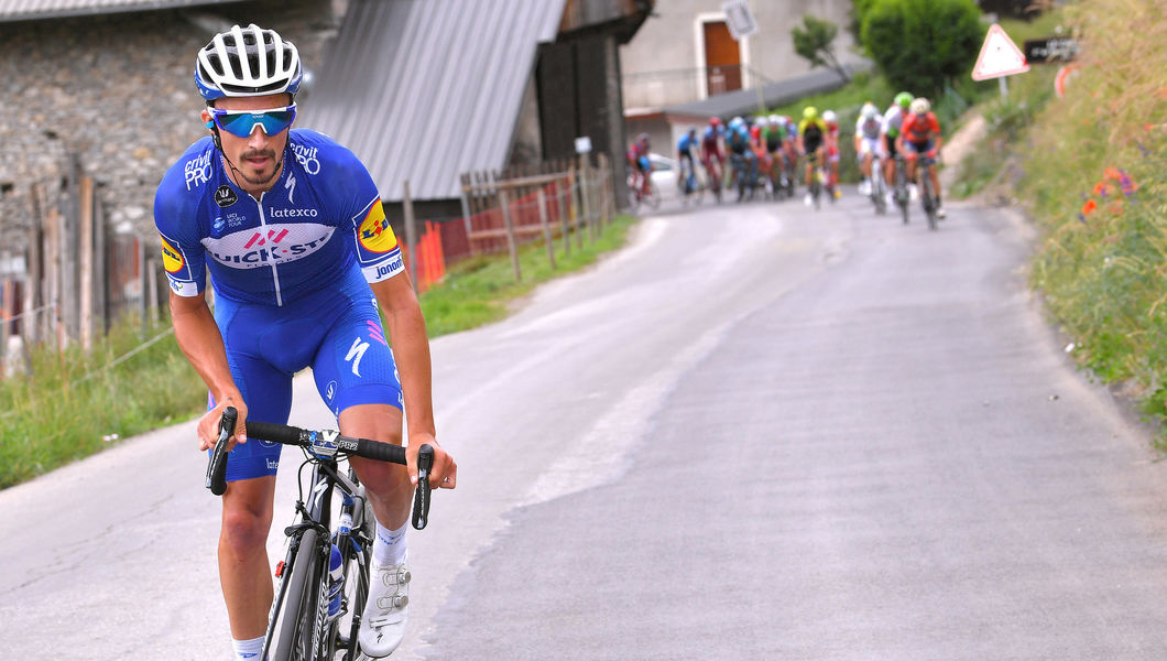 Alaphilippe kleurt slotrit Critérium du Dauphiné