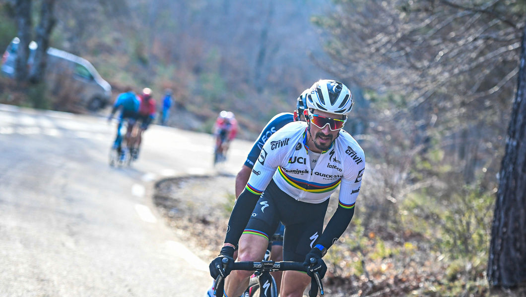 Alaphilippe toont panache op Mont Ventoux