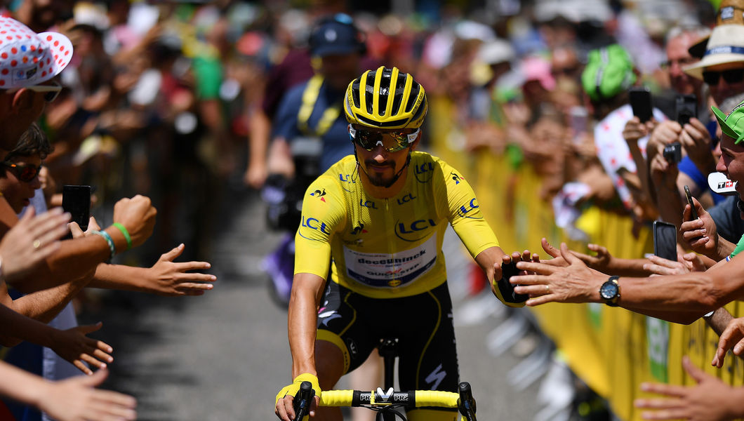 Tour de France: Alaphilippe geniet van Quatorze Juillet in gele trui