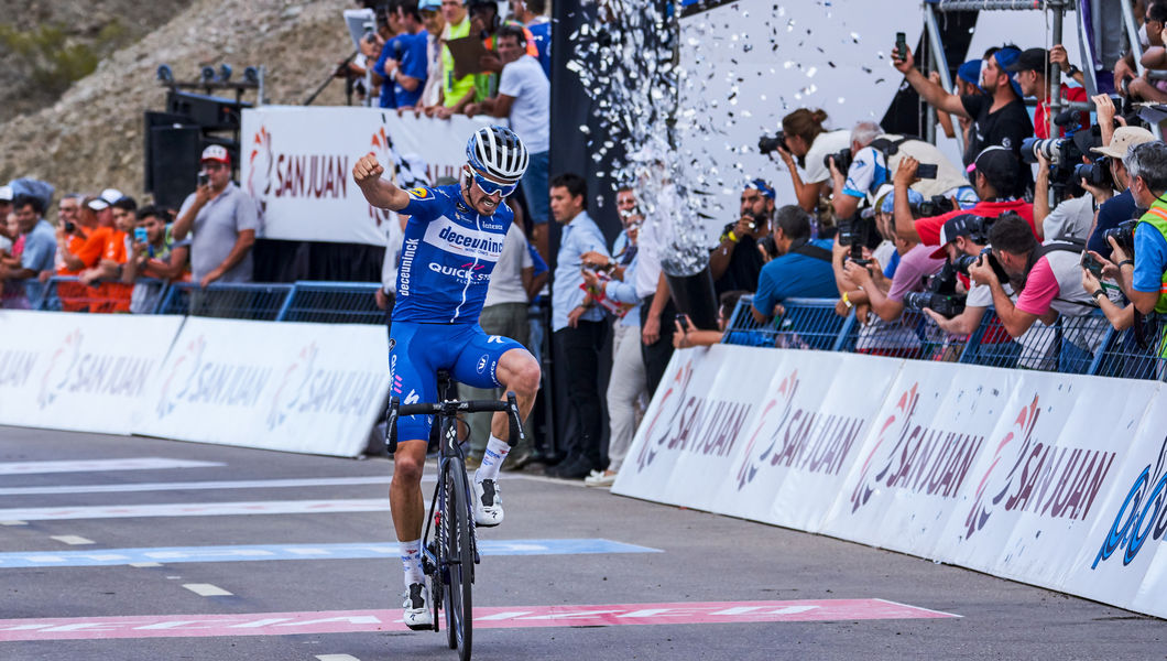 Alaphilippe grijpt zege op Peri Lago Punta Negra