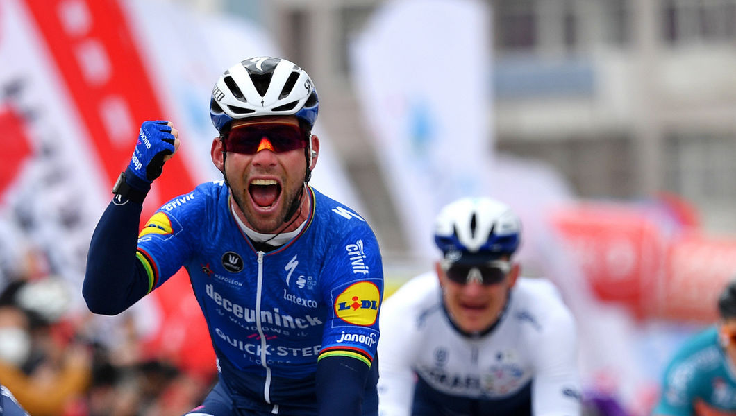 Mark Cavendish back to winning ways