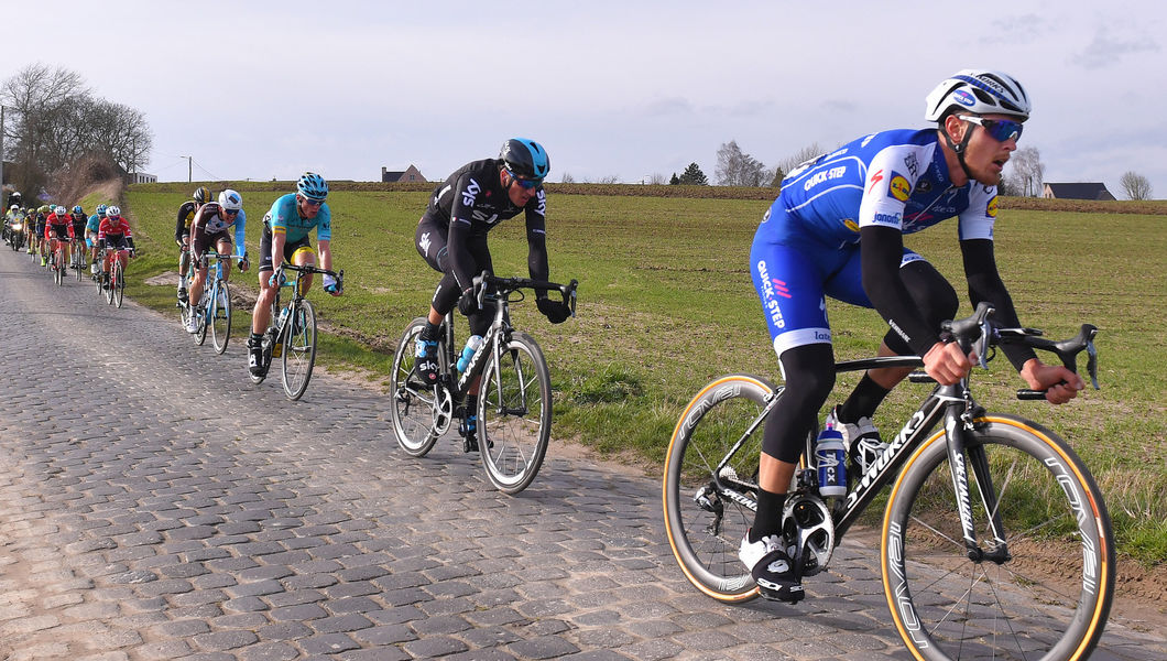 Ongelukkig Quick-Step Floors in Omloop Het Nieuwsblad