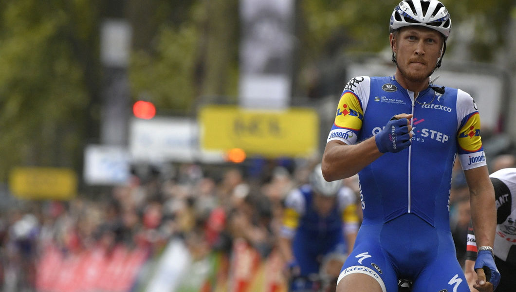 Matteo Trentin zegeviert in Paris-Tours