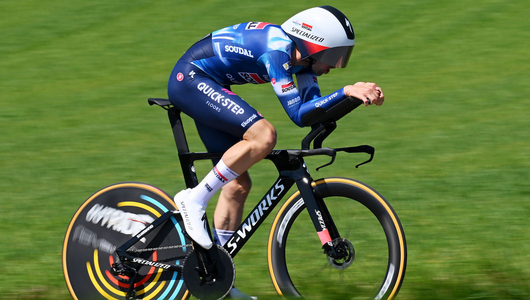 Schachmann wins opening stage of Itzulia Basque Country