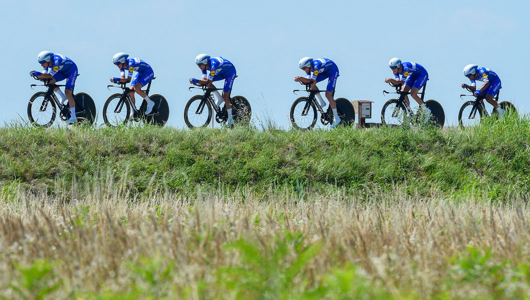 Quick-Step Floors start Adriatica Ionica in stijl