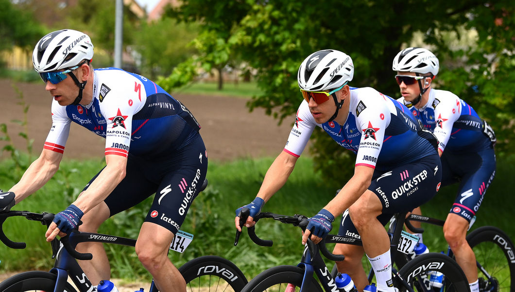 Giro d’Italia: Crash scuppers Ballerini’s chances