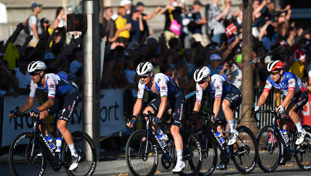 Geen geluk voor Fabio Jakobsen in slotrit Tour de France