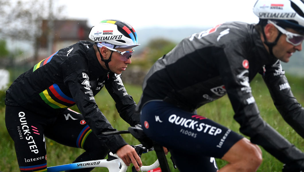 Evenepoel crashes but continues Giro d’Italia