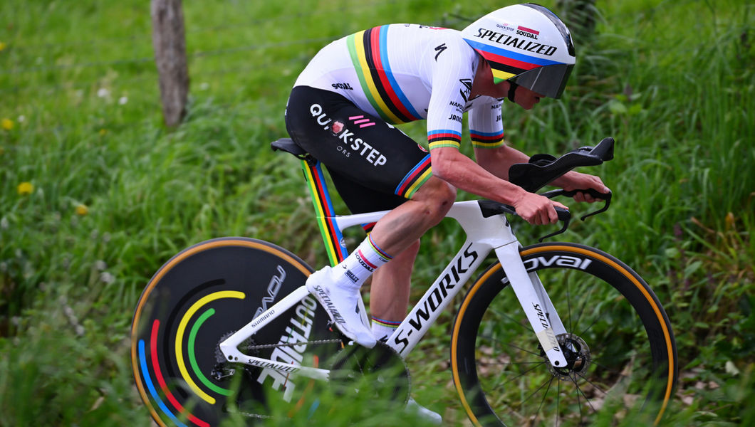 Strong start for Evenepoel in Itzulia despite crash