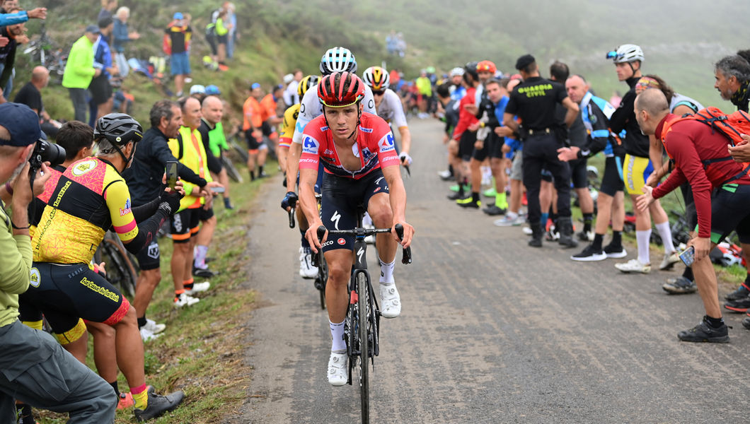 Vuelta a España: Evenepoel blijft in het rood