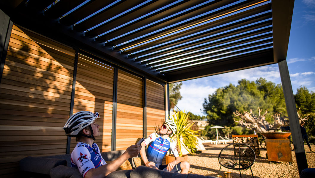 Recharging in comfort during your outdoor cycling break