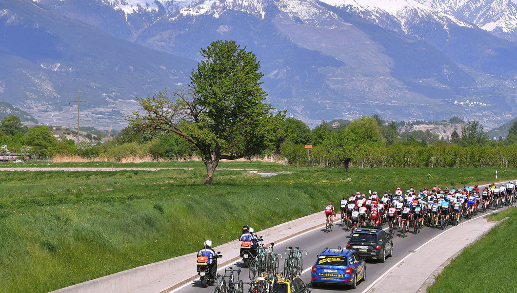 Tour de Romandie peloton trekt naar Sion