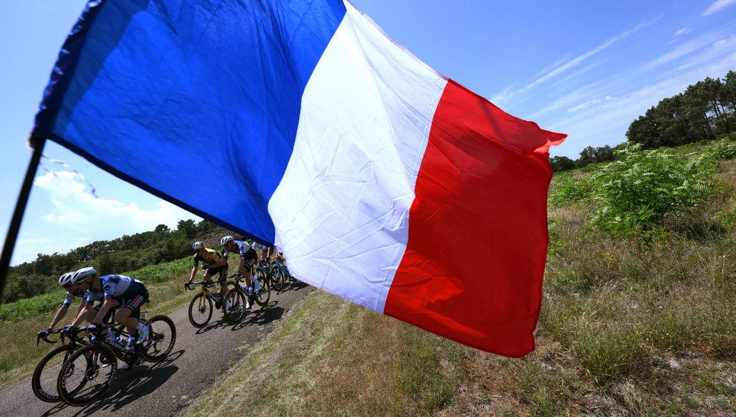 Tour de France: Bunch sprint in Bordeaux