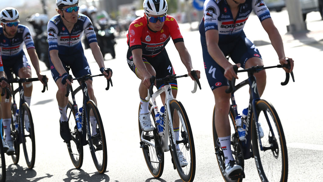 Evenepoel blijft in het rood in UAE Tour