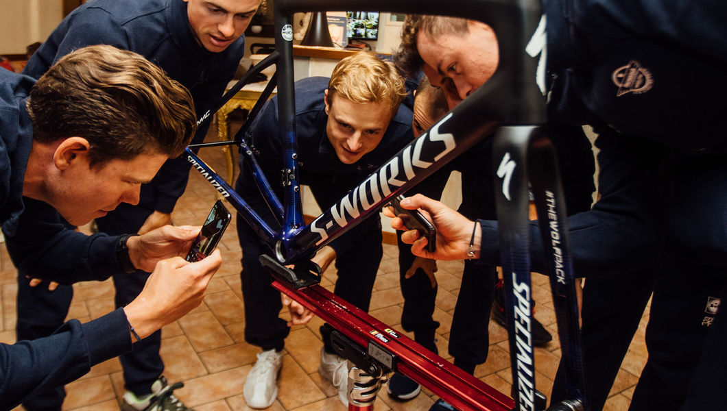 Specialized en Deceuninck - Quick-Step vieren 2019 met limited edition Tarmac frame