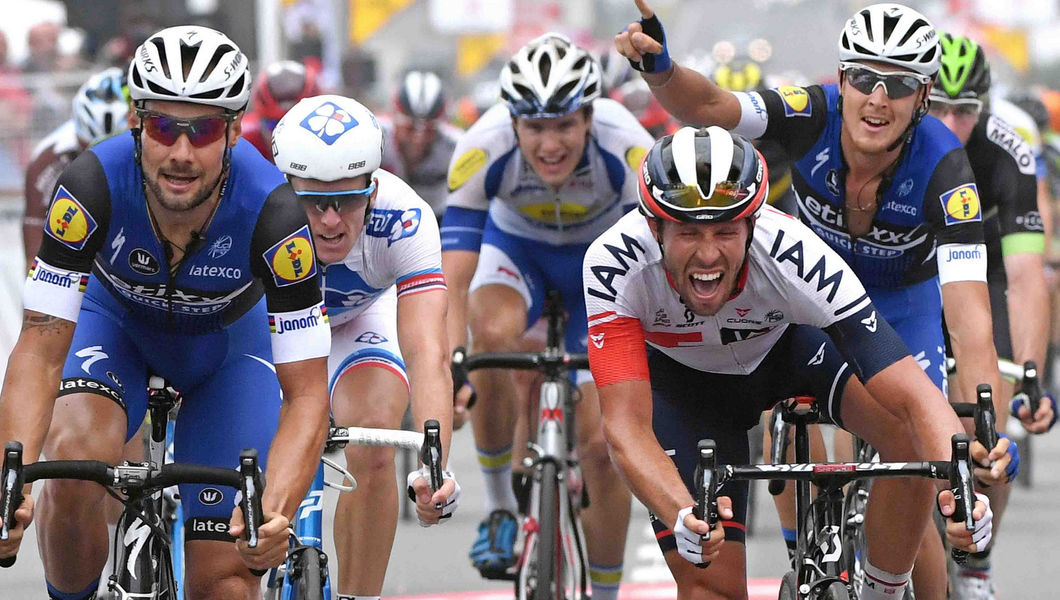 Boonen viert contractverlenging met winst in openingsrit Tour de Wallonie