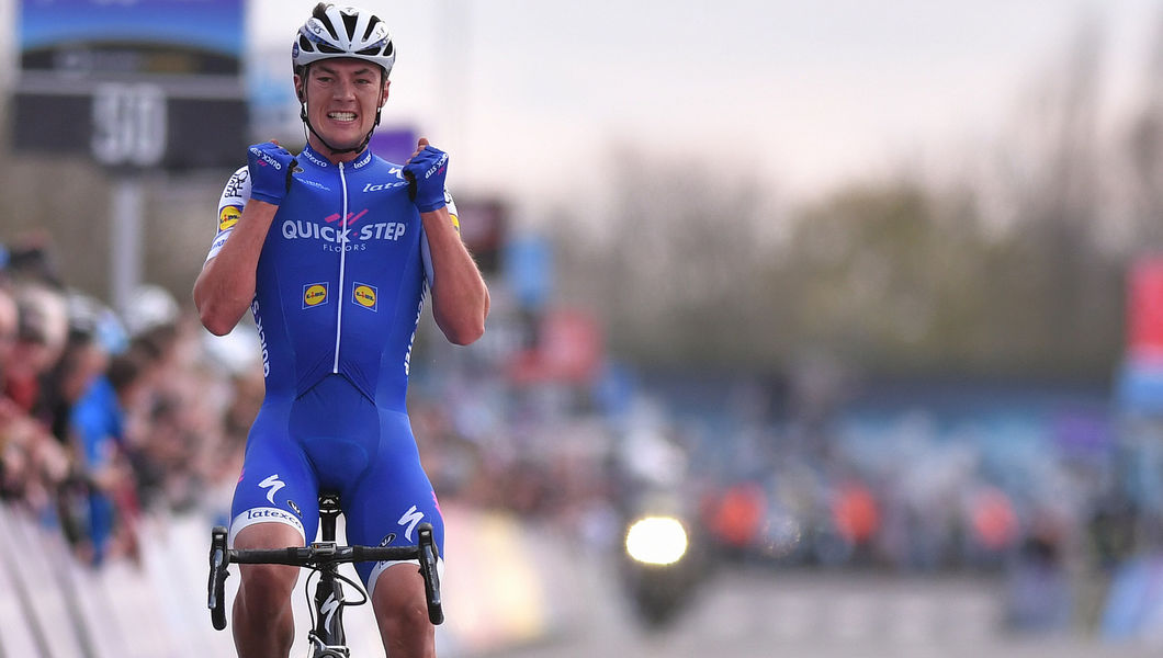 Yves Lampaert wint Dwars door Vlaanderen