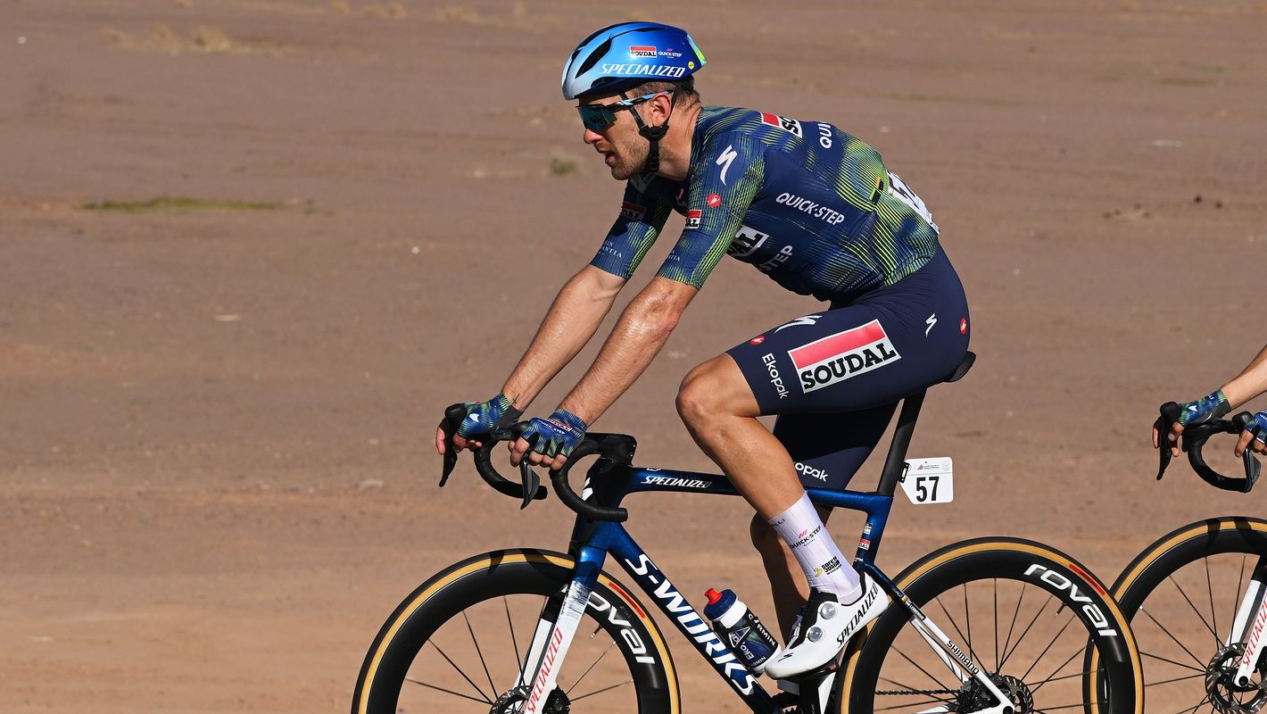 Another mass gallop at the UAE Tour