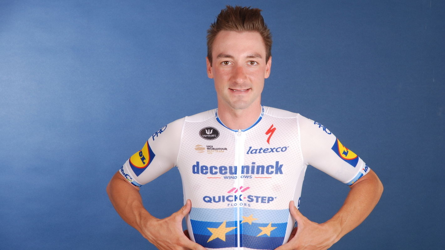 Elia Viviani toont Europese kampioenstrui
