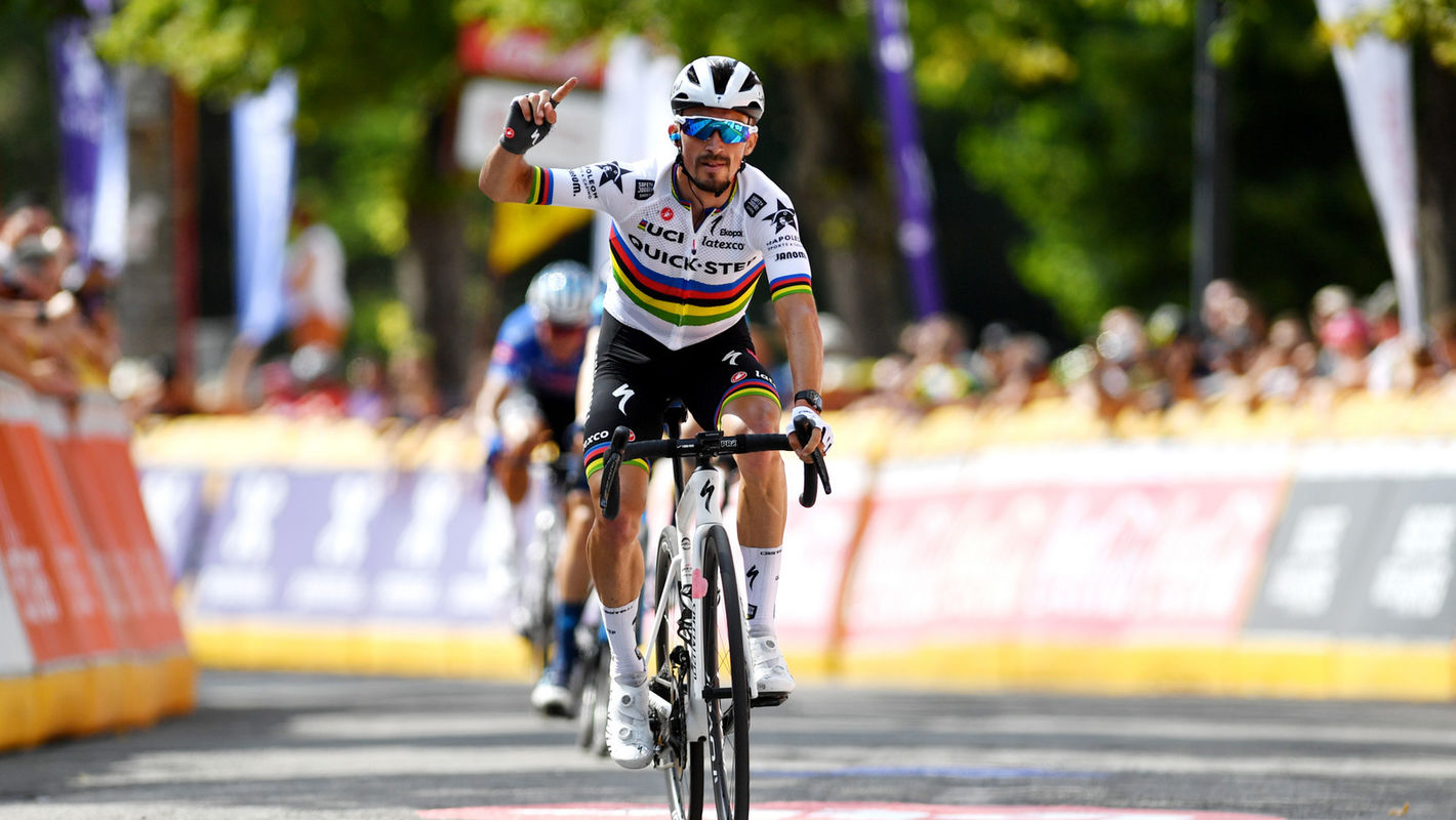 The rainbow jersey shines again atop the Mur de Huy