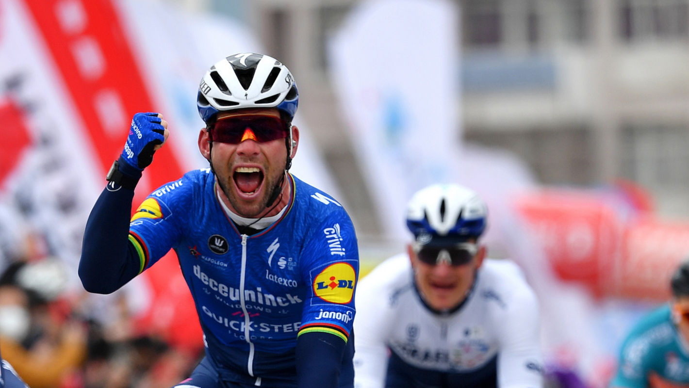 Mark Cavendish knoopt aan met zege in Turkije