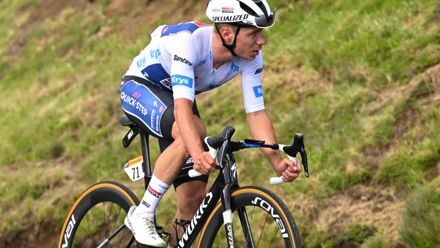 Le Tour: Evenepoel toont doorzettingsvermogen in Massif Central