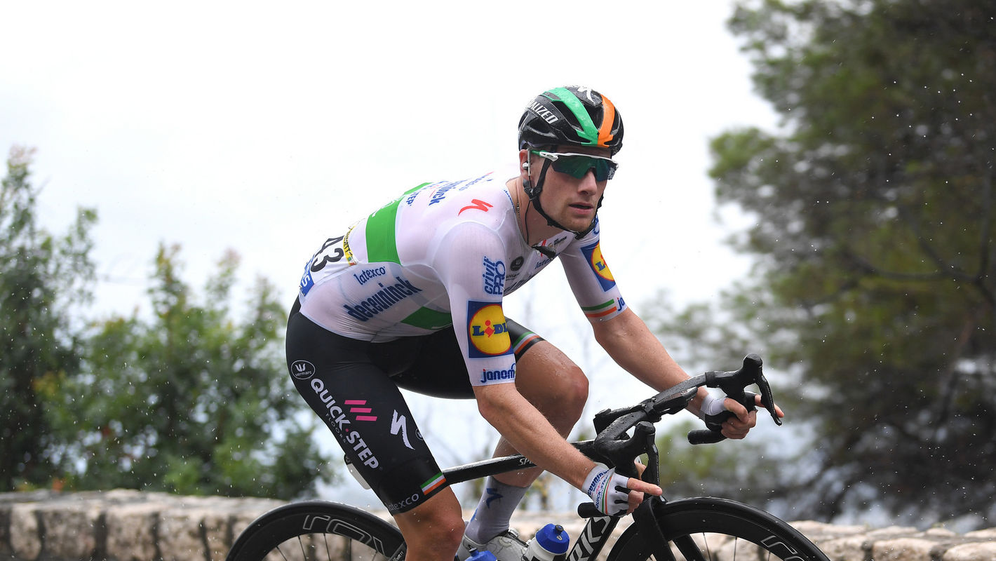 Tour de France: Bennett vierde in chaotische openingsrit