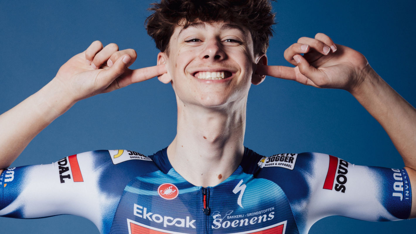 Soudal Quick-Step U19 on a hot run in France