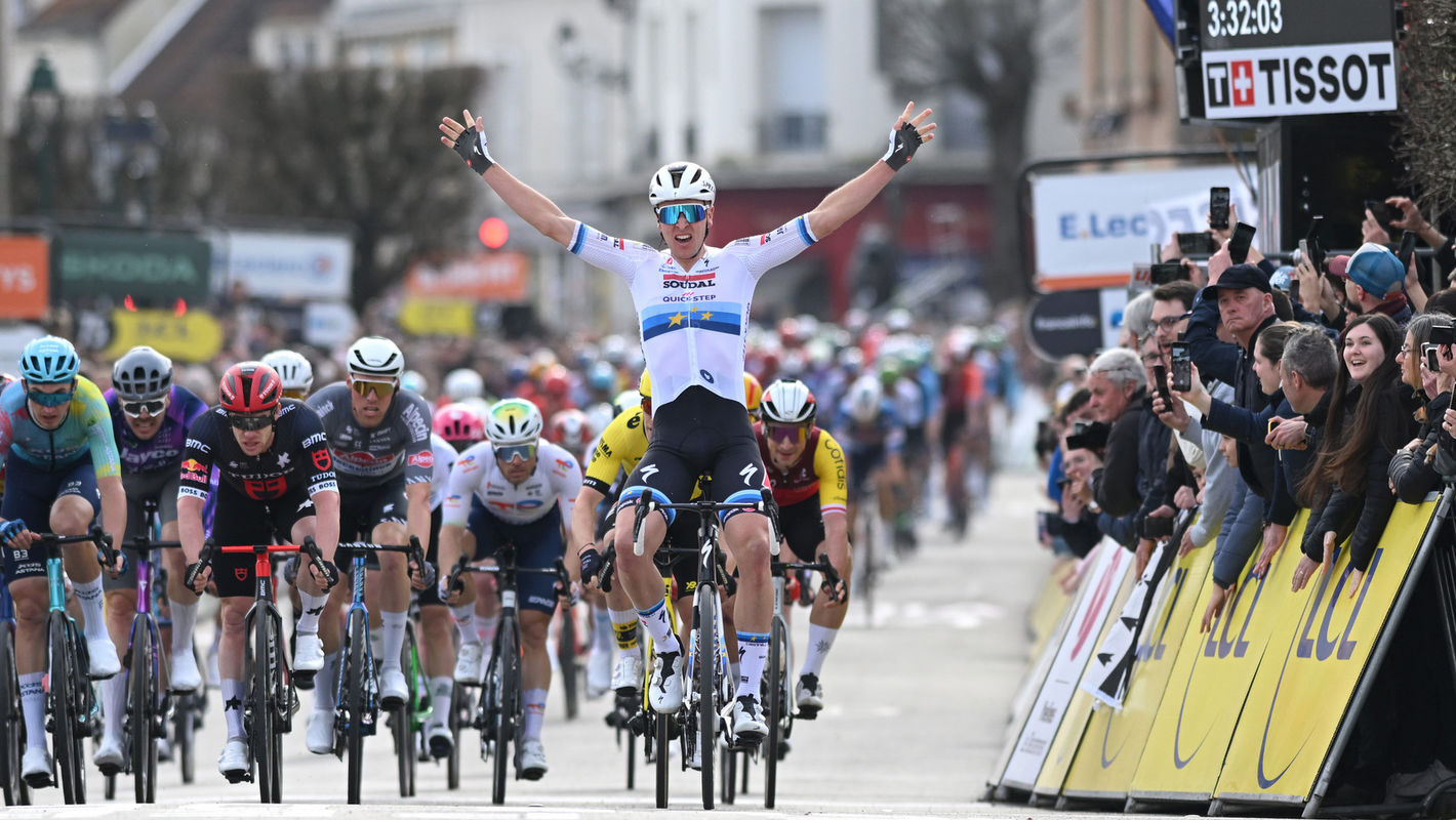 Tim Merlier takes the opening stage of Paris-Nice