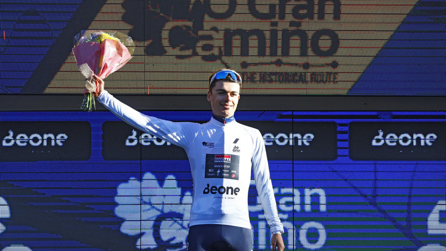 Soenens in white at O Gran Camiño