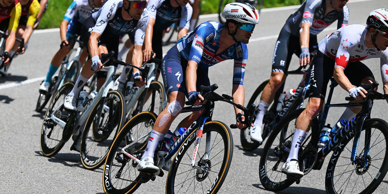 Tour de Suisse peloton enjoys a calm day
