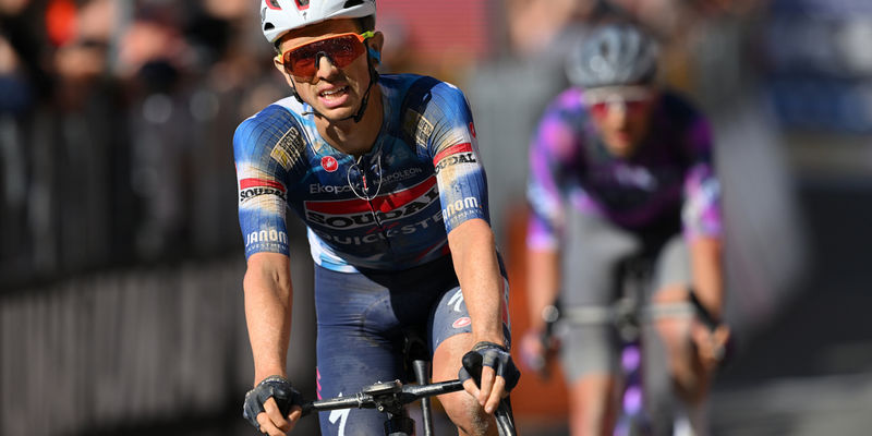 Chaos op onverharde wegen in Giro
