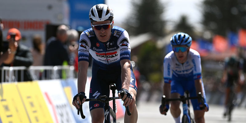 Schmid levert eerste podium van 2023 in Tour Down Under